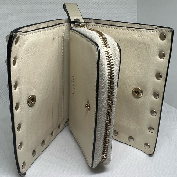 Valentino Rockstud Ivory Wallet - Picture 6 of 10